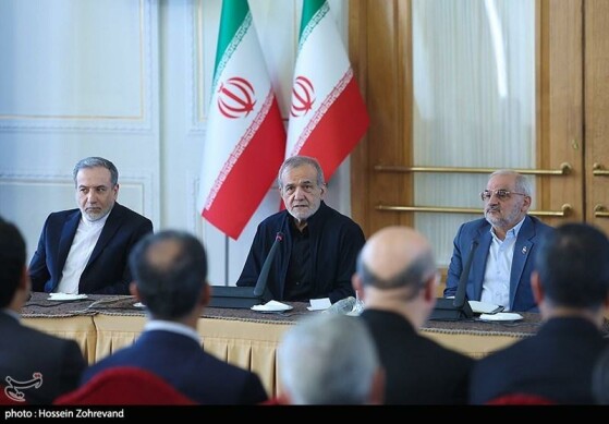 نشست رئیس جمهور با معاونان و مدیران وزارت امور خارجه