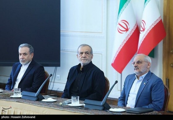 نشست رئیس جمهور با معاونان و مدیران وزارت امور خارجه