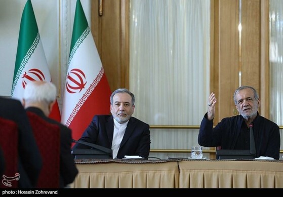 نشست رئیس جمهور با معاونان و مدیران وزارت امور خارجه