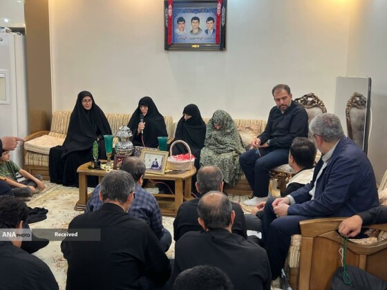 تکریم خادمیاران رضوی از خانواده شهدا