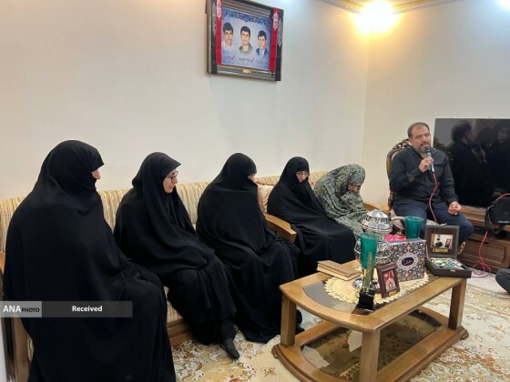 تکریم خادمیاران رضوی از خانواده شهدا