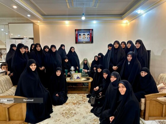 تکریم خادمیاران رضوی از خانواده شهدا