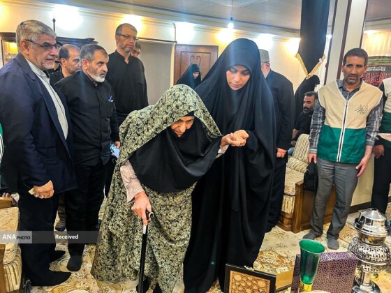 تکریم خادمیاران رضوی از خانواده شهدا