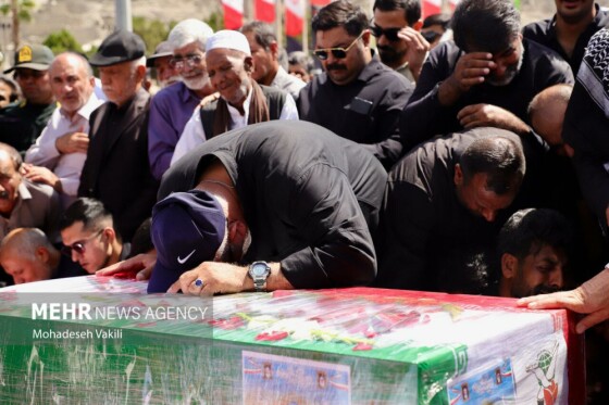تشییع پیکر شهدای حمله تروریستی به دادگستری زاهدان