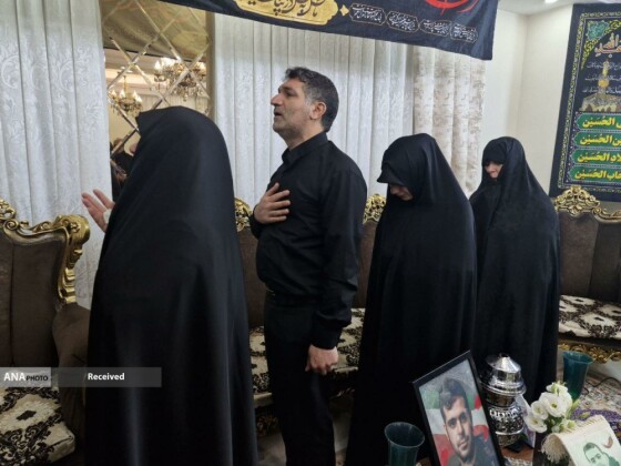 تکریم خادمیاران رضوی از خانواده شهدا