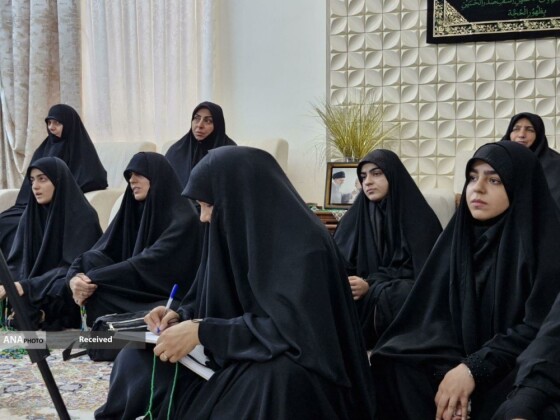 تکریم خادمیاران رضوی از خانواده شهدا