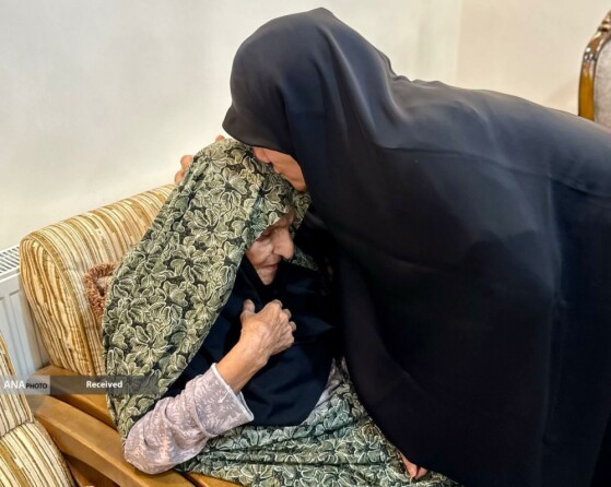 تکریم خادمیاران رضوی از خانواده شهدا