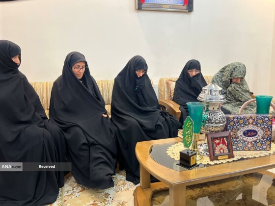 تکریم خادمیاران رضوی از خانواده شهدا