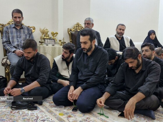 تکریم خادمیاران رضوی از خانواده شهدا