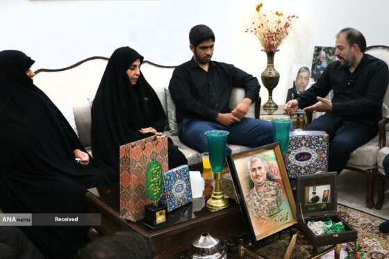 تکریم خادمیاران رضوی از خانواده شهدا