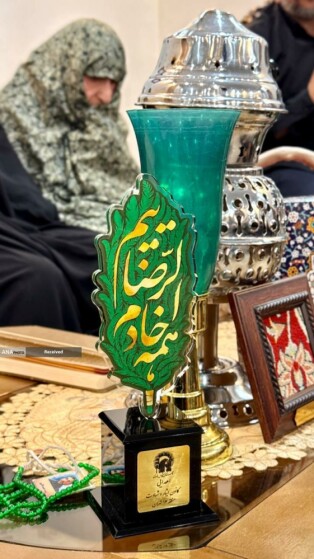 تکریم خادمیاران رضوی از خانواده شهدا