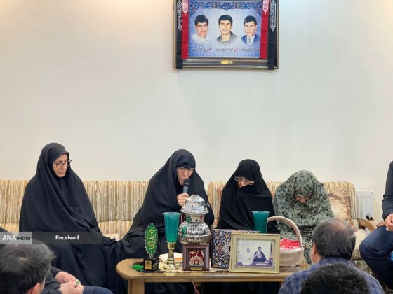 تکریم خادمیاران رضوی از خانواده شهدا