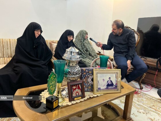 تکریم خادمیاران رضوی از خانواده شهدا