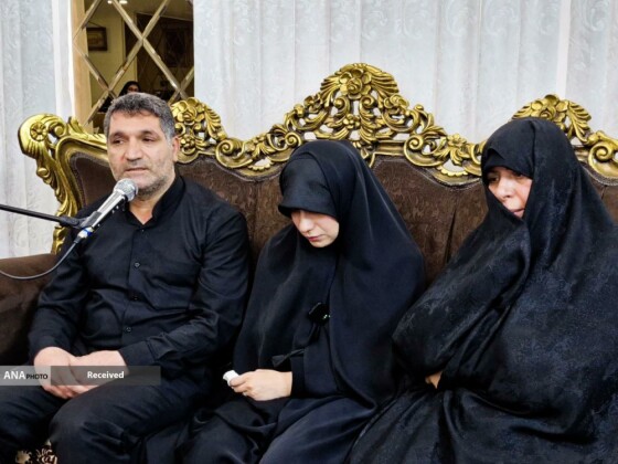 تکریم خادمیاران رضوی از خانواده شهدا