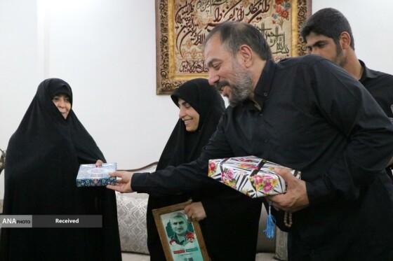 تکریم خادمیاران رضوی از خانواده شهدا