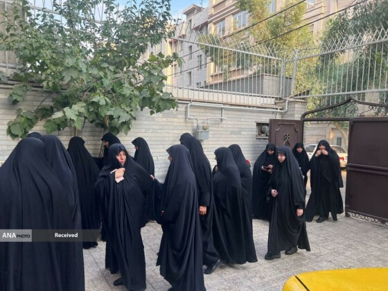 تکریم خادمیاران رضوی از خانواده شهدا