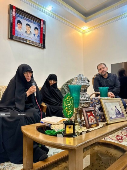 تکریم خادمیاران رضوی از خانواده شهدا