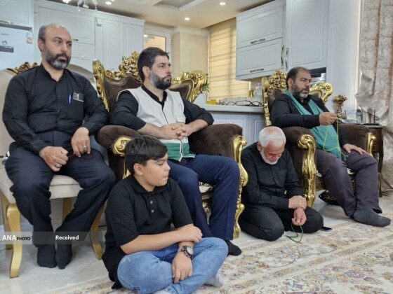 تکریم خادمیاران رضوی از خانواده شهدا