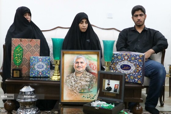 تکریم خادمیاران رضوی از خانواده شهدا