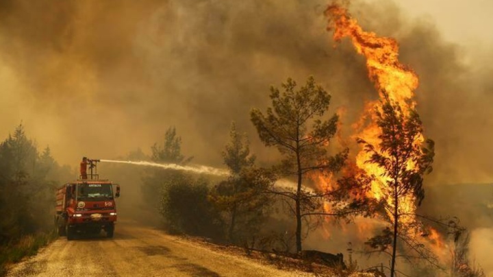 آتش به جان چهارمین شهر بزرگ ترکیه افتاد