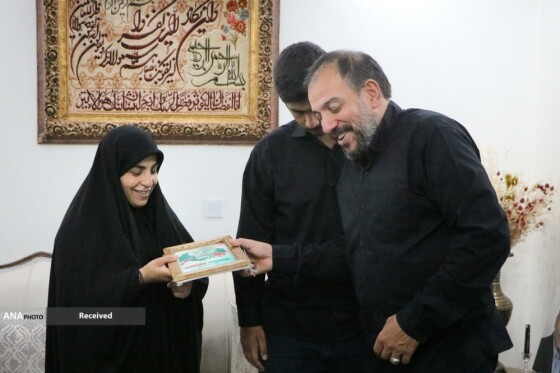 تکریم خادمیاران رضوی از خانواده شهدا