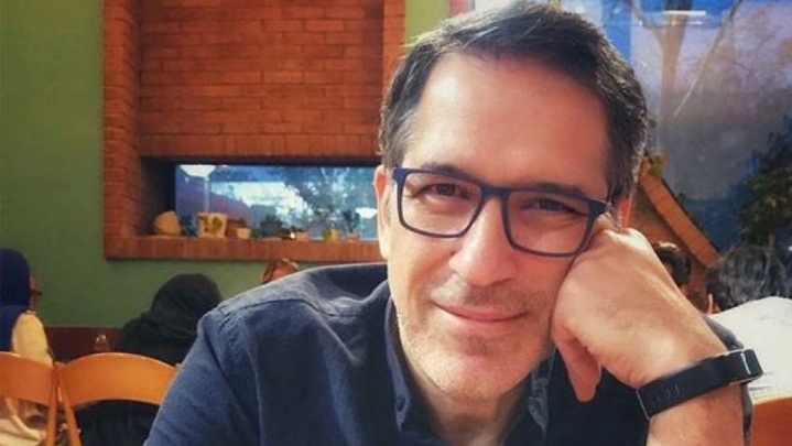 فرهاد جم به صحنه می‌آید