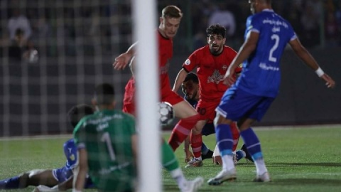 برگزاری دیدار تراکتور - استقلال با تماشاگر