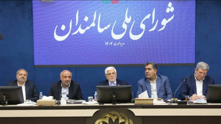 عارف: در شعار اعلام می‌کنیم مردم صاحب انقلاب هستند/ دو طرف وظایف خود را انجام دهند