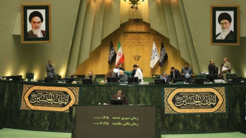 دالان پر پیچ و خم تصویب یک قانون