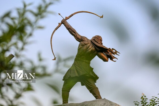 آیین رونمایی از مجسمه آرش کمانگیر