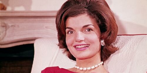 ژاکلین کندی اوناسیس، همسر رئیس‌جمهور جان اف. کندی، سی و پنجمین رئیس‌جمهور ایالات متحده آمریکا در چنین روزی در سال ۱۹۲۹ نیویورک متولد شد.