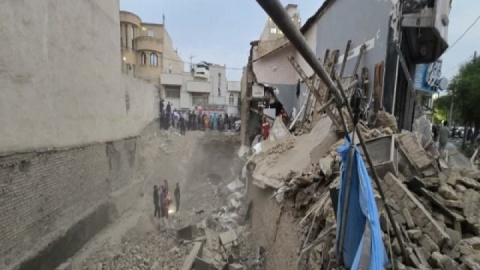 ریزش آوار در بلوار شهید صدوقی قم؛ ۲ نفر مصدوم شد