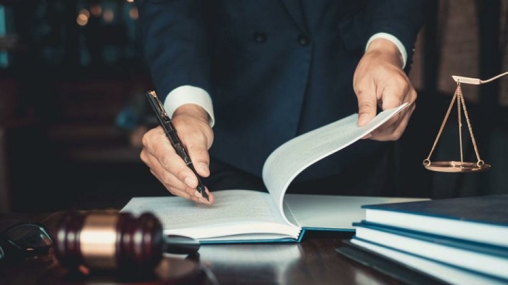 پدر شوهر از عروسش شکایت کرد