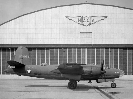 ناسا  به طور رسمی در ۲۹ ژوئیه (7 مرداد) ۱۹۵۸ با امضای قانون ملی هوانوردی و فضایی توسط رئیس جمهور وقت آمریکا، دوایت آیزنهاور، آغاز به کار کرد.