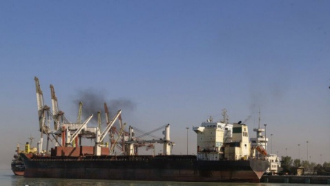 کاهش صادرات ایران به همسایگان به خاطر افت قیمت محصولات پتروشیمی است