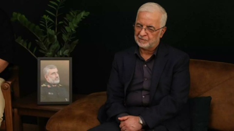 وزیر کشور با خانواده شهیدان حاجیزاده و کاظمی دیدار کرد