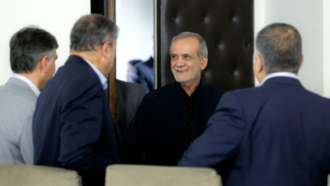 دستور پزشکیان برای شنیده‌شدن نظرات در زمینه لایحه فضای مجازی