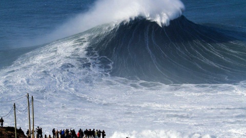 برخورد سونامی ۴ متری به شرق روسیه