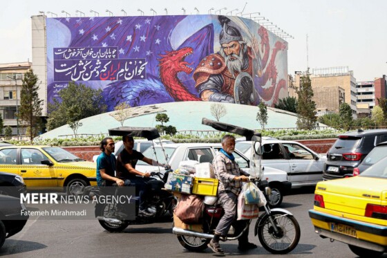 رونمایی از طرح جدید دیوارنگاره میدان انقلاب