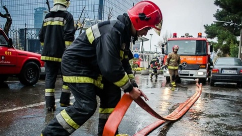 نجات ساکنان برج ۱۶ طبقه در فردیس/ حریق مهیب طبقه ۱۳ مهار شد