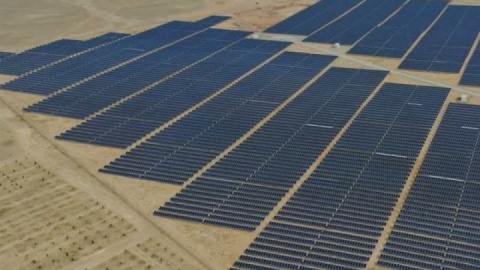 آغاز احداث پروژه ۴۲۰ مگاواتی نیروگاه خورشیدی در سیرجان