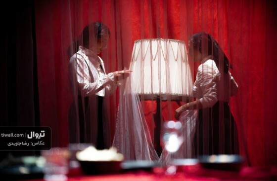 قبیله ها” نمایشی به نویسندگی نینا رین نمایشنامه نویس انگلیسی و کارگردانی محمد عباداللهی