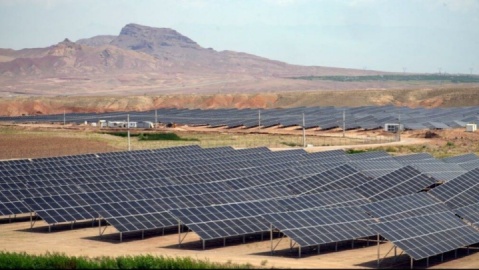 آغاز عملیات اجرایی نیروگاه خورشیدی ۴۲۰ مگاواتی در منطقه آزاد ارس