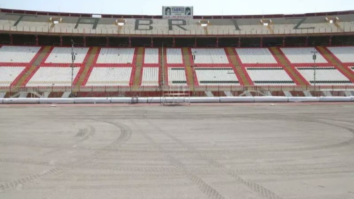 آغاز نصب چمن هیبریدی در ورزشگاه یادگار امام