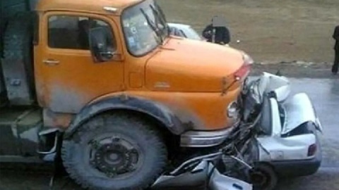 ۴ کشته و یک مصدوم در برخورد کامیون با پراید در جاده خنداب