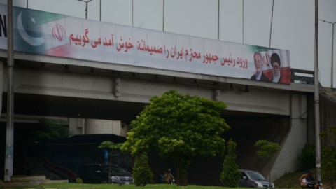 پایتخت پاکستان، مزین به تصاویر رهبر معظم انقلاب و رئیس جمهور شد