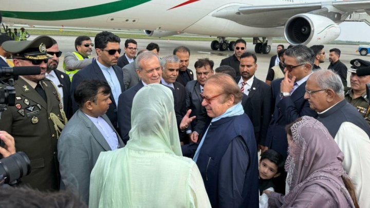 رئیس جمهوری اسلامی ایران با استقبال «نواز شریف» وارد لاهور شد