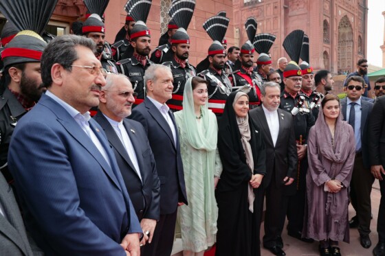 حضور در آرامگاه اقبال لاهوری