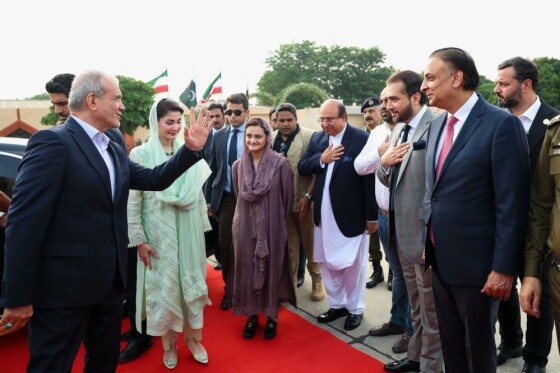 حضور در آرامگاه اقبال لاهوری