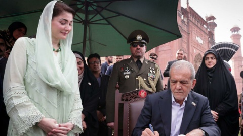 ادای احترام رئیس جمهور ایران به علامه اقبال لاهوری